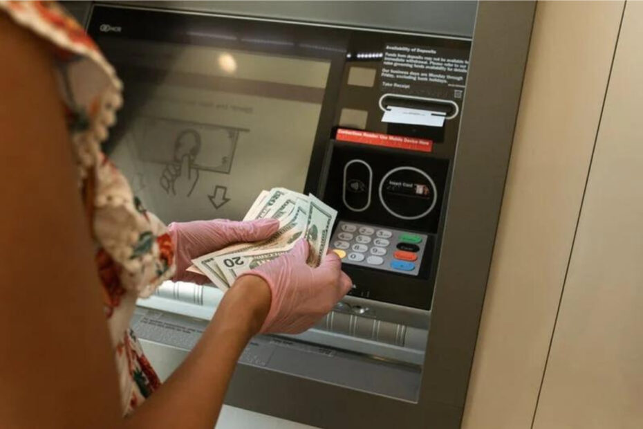 Cara mengambil uang di ATM
