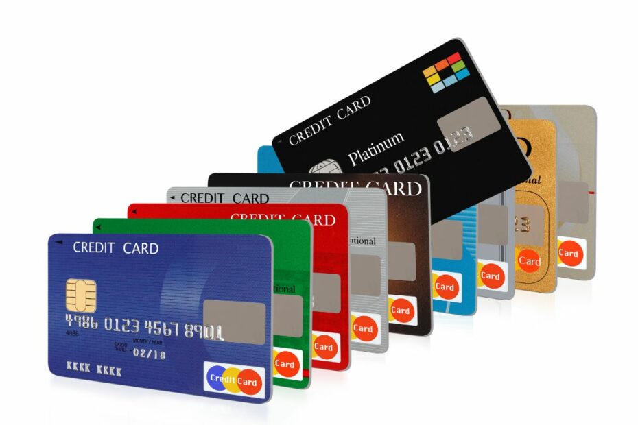 Kumpulan kartu kredit dan black card.