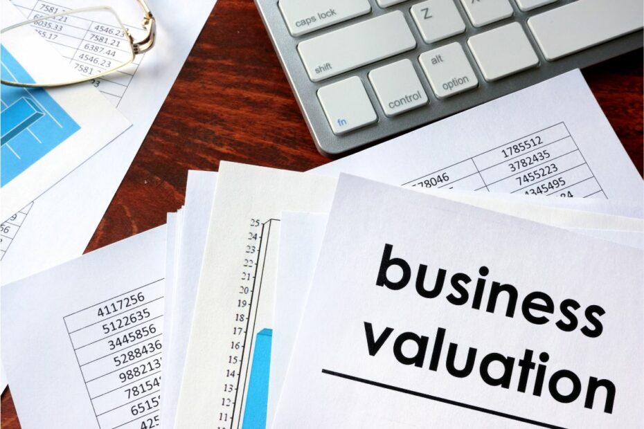 Kertas bertuliskan "Business Valuation".